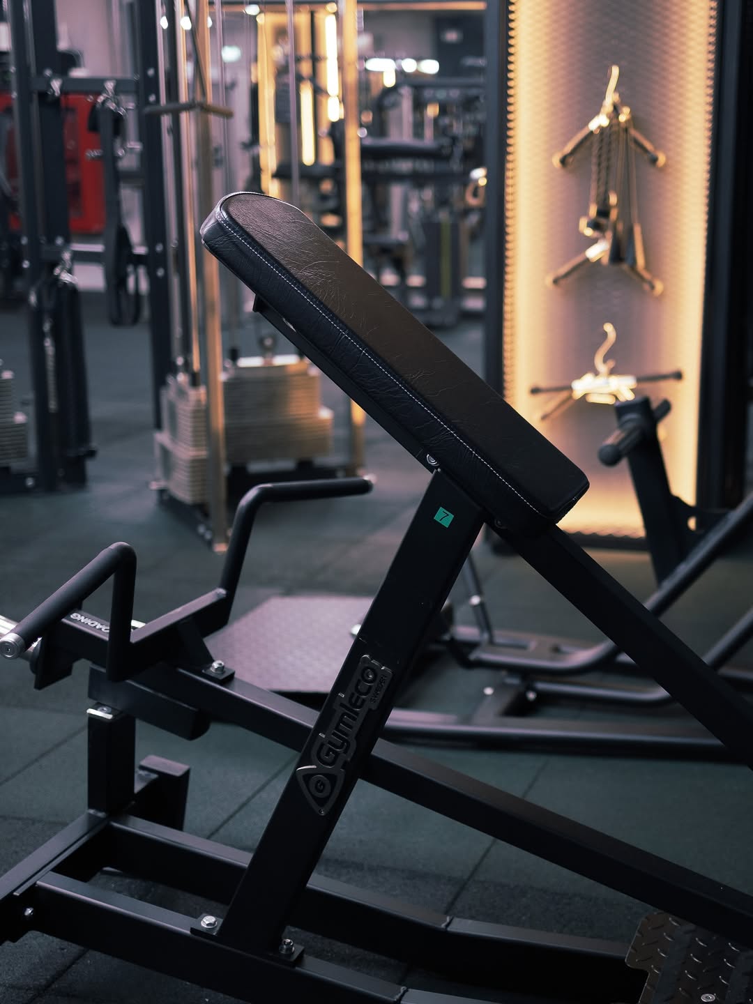 T-bar row machine